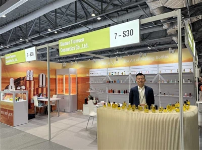 شما دعوت شده اید - ما در هنگ کنگ زندگی می کنیم